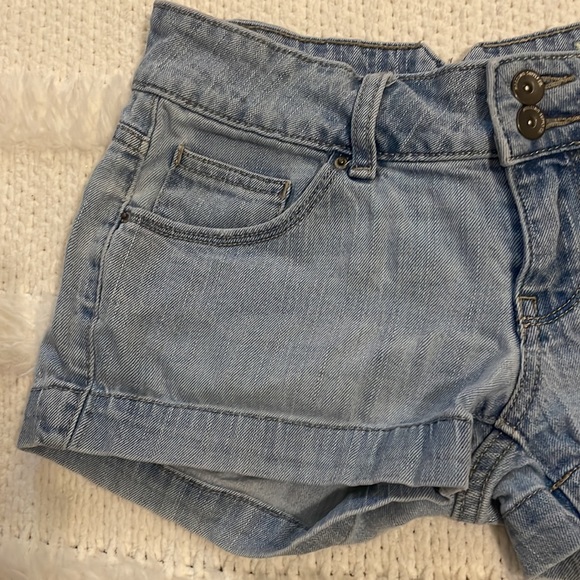 Y2K Mossimo jean shorts size low rise straight hip and thigh size 1 - Picture 2 of 8